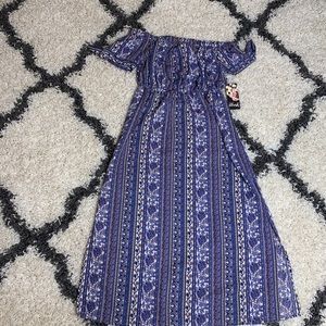 Women’s off the shoulder dress with tags